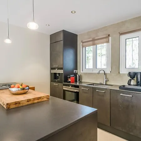 Wonderful 2 Bedroom In The Old Suquet Appartamento *