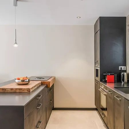 Wonderful 2 Bedroom In The Old Suquet Lejlighed *