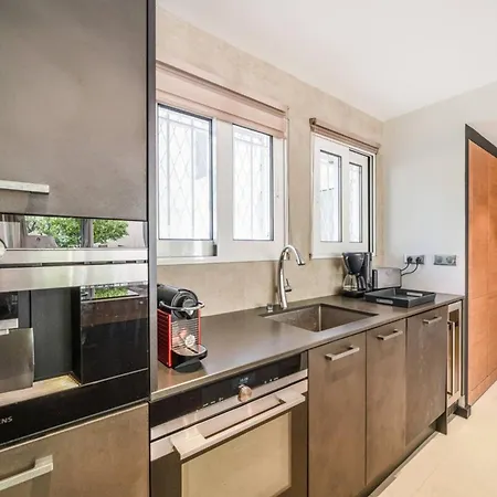 Wonderful 2 Bedroom In The Old Suquet Appartamento *