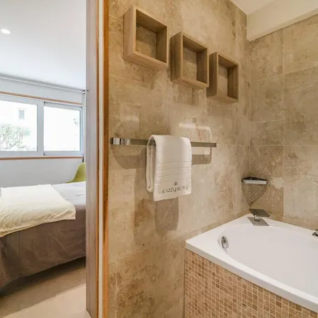 Wonderful 2 Bedroom In The Old Suquet Appartamento