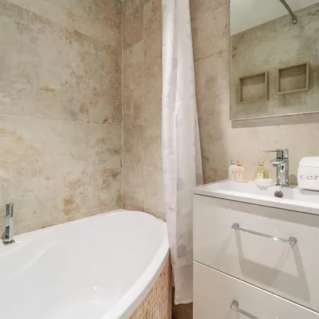 Wonderful 2 Bedroom In The Old Suquet Appartamento Cannes