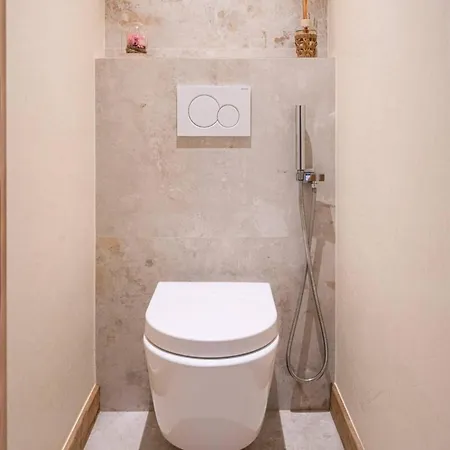 Wonderful 2 Bedroom In The Old Suquet Appartamento Cannes
